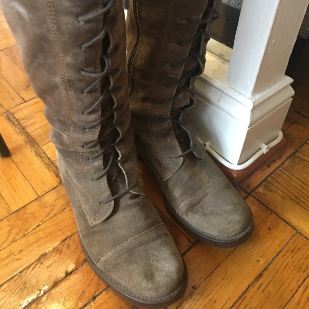 Lace up olive/grey suede boots